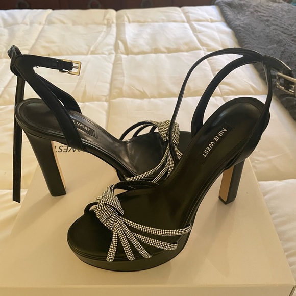 Nine West - Picture 8 of 8